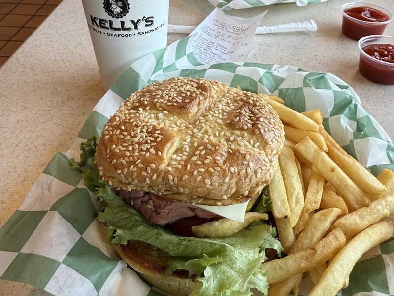 Kelly's Roast Beef food